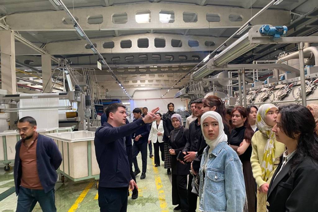 Talabalar bilan uchrashuv